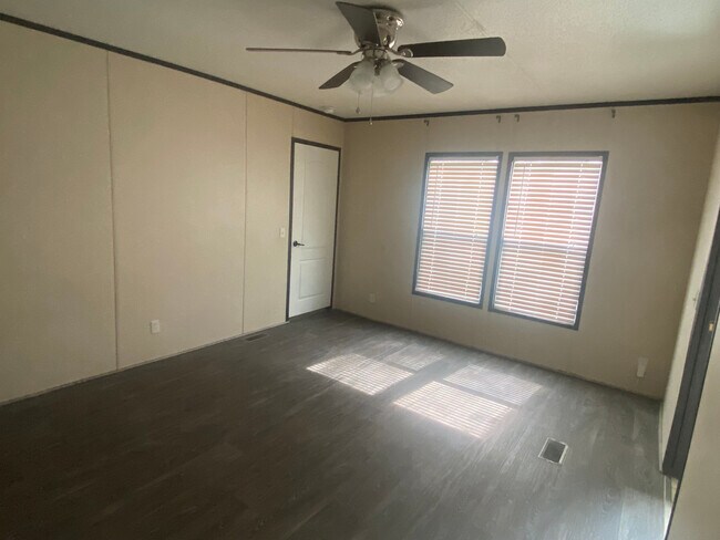 Foto del edificio - 3017 Fernwood Dr