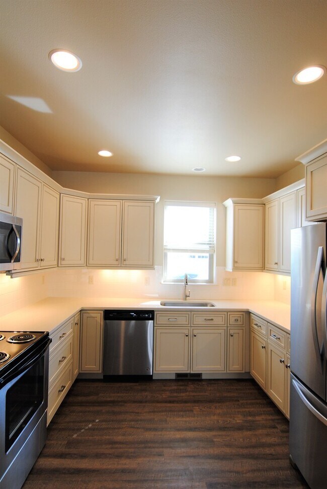Foto del edificio - 1712/1714 Danny Boy Ln. Duplex