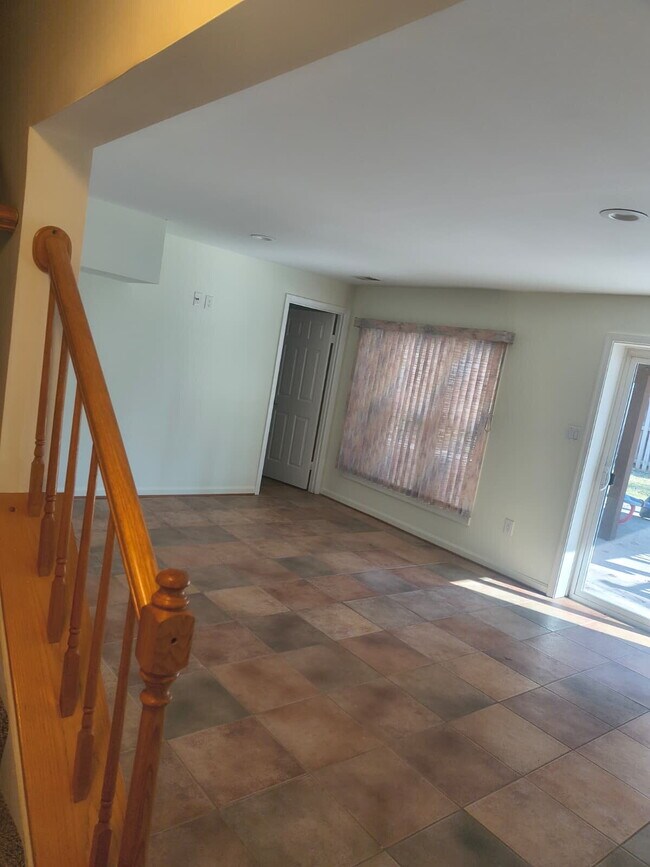 Building Photo - For Rent – Basement ONLY Apartment