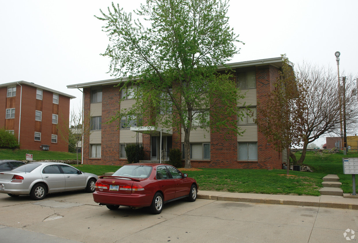 Building Photo - SEDLAK APARTMENTS