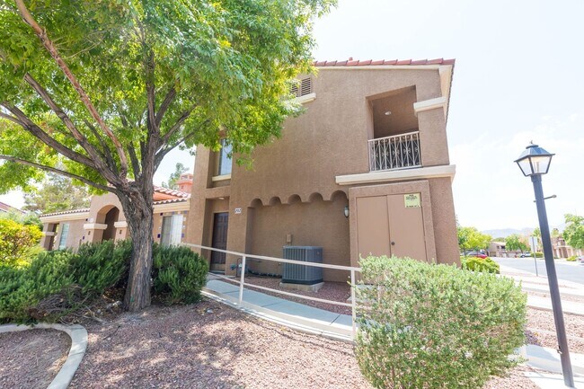 Building Photo - Available! 2 Bedroom Townhome inside Pacif...
