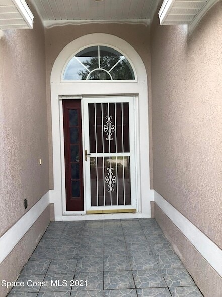 Building Photo - 1649 La Maderia Dr