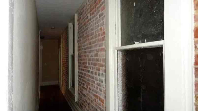 Building Photo - 302 N 9th St