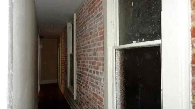 Building Photo - 304 N 9th St