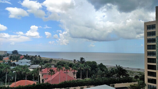 Foto del edificio - Seasonal Short-Term 2-Bedroom 2-Bathroom Condo located on Venice Island!