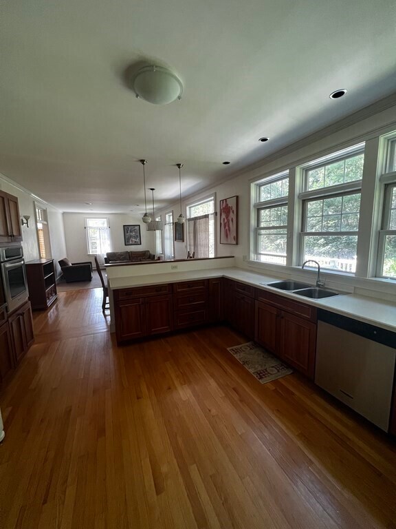 Building Photo - 4 Chateau Heights