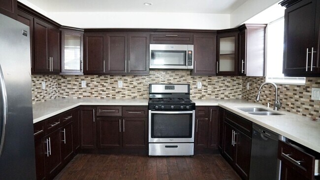 Foto del edificio - Duplex in Culver City Adjacent - West Adams