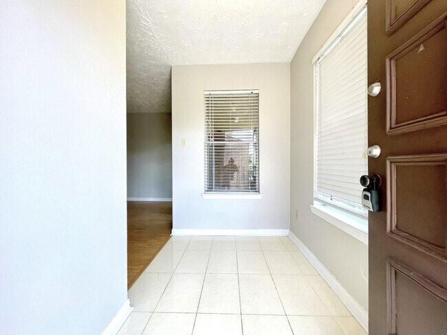 Building Photo - 10555 Turtlewood Ct
