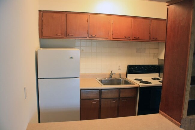 Interior Photo - 1210-1220 Cambridge St. (Hopkins)