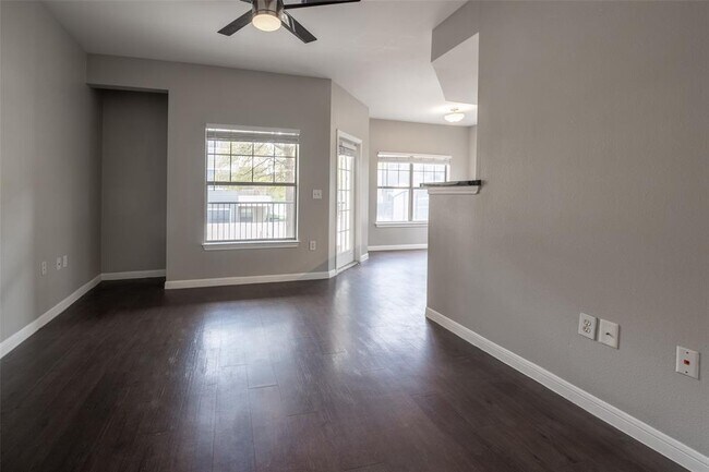 Foto del edificio - 2320 Gracy Farms Ln