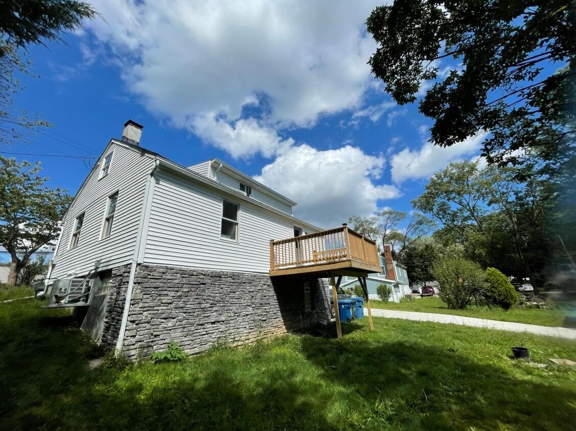 2842 East Turkeyfoot Lake Road, Uniontown, OH 44685 House Rental in