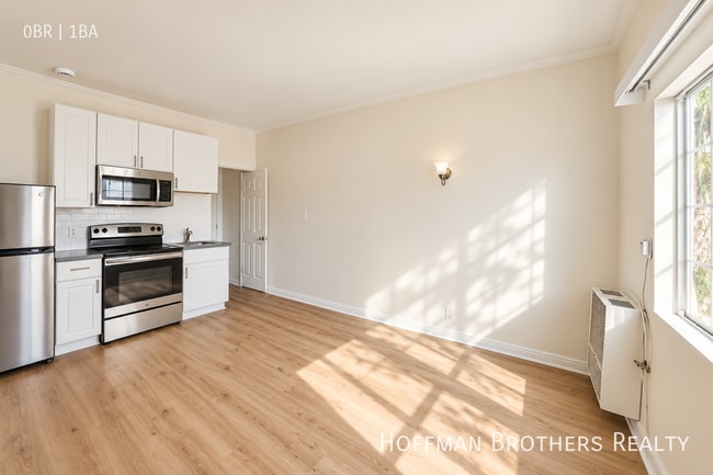 Building Photo - 654 S Dunsmuir Ave