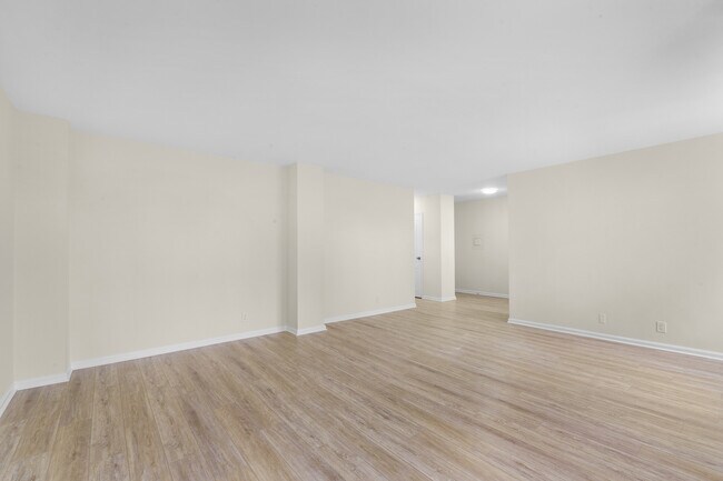 Foto del edificio - 225 Saint Pauls Ave