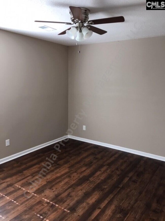 Building Photo - 105 Deerwood Run Trail