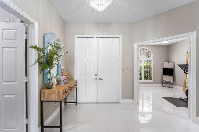 Foto del edificio - 121 Palm Cir