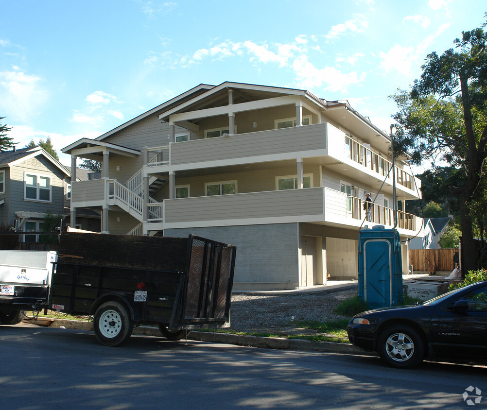 Building Photo - 110 Avenue Portola