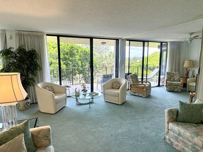Foto del edificio - 799 Jeffery St