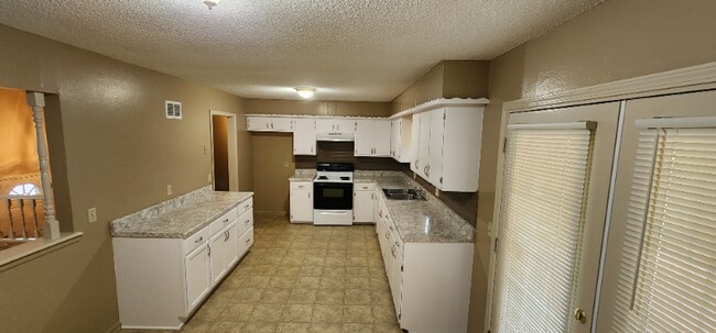 Building Photo - 200 SW Keystone Dr