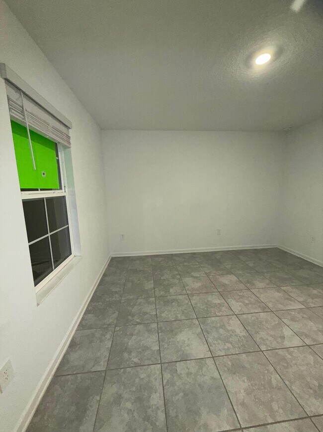Foto del edificio - 225 Lawson Ave