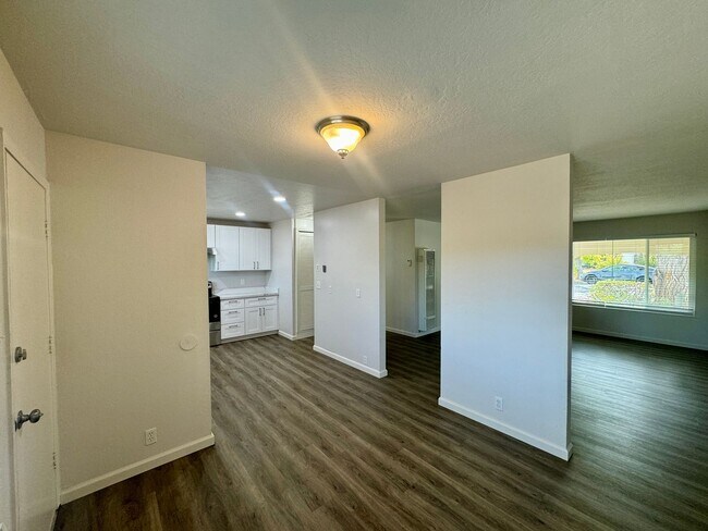 Foto del edificio - Gorgeous and Updated Single Level Home in ...