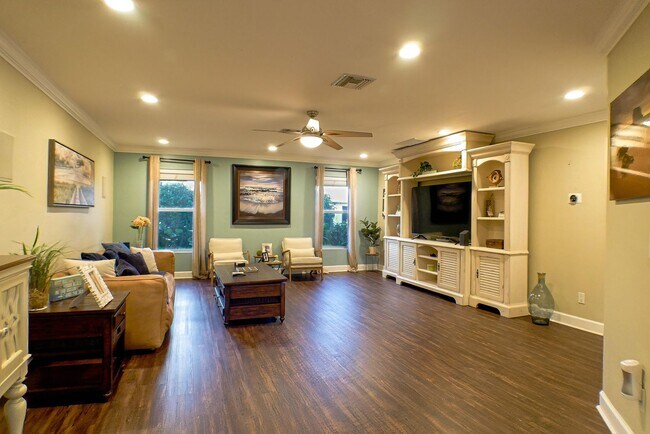 Foto del edificio - Beautifully updated 3-bedroom, 2-bathroom fence yard home in Fort Myers