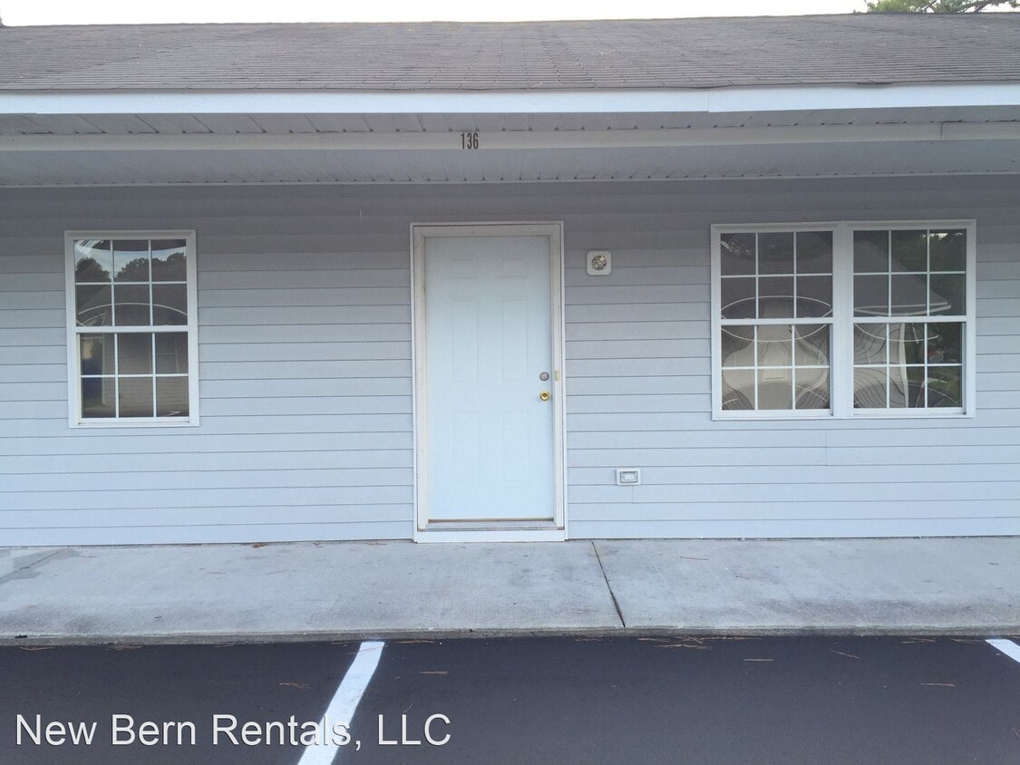 Primary Photo - 3 br, 1 bath House - 142 W Pine St