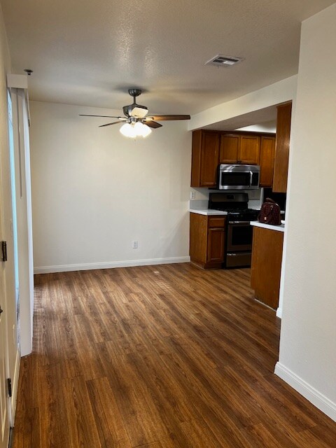 Foto del edificio - 312 E Valencia Ave