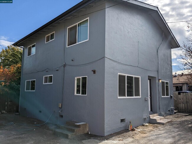 Building Photo - 2008 Marin St