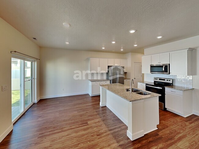 Foto del edificio - 2347 Surry Way