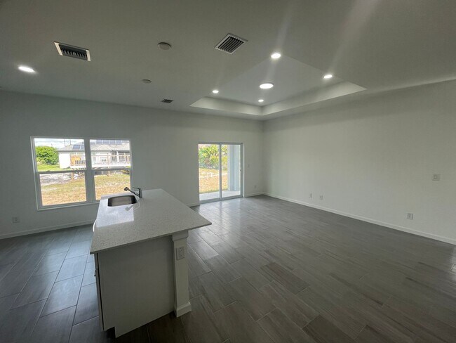 Foto del edificio - MODERN BRAND NEW 4BD/2BA RETREAT IN LEHIGH ACRES!