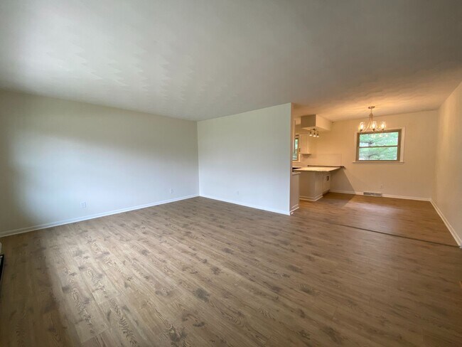 Building Photo - Available Aug 7th, 2026!