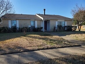 Building Photo - 1112 Longhorn Dr