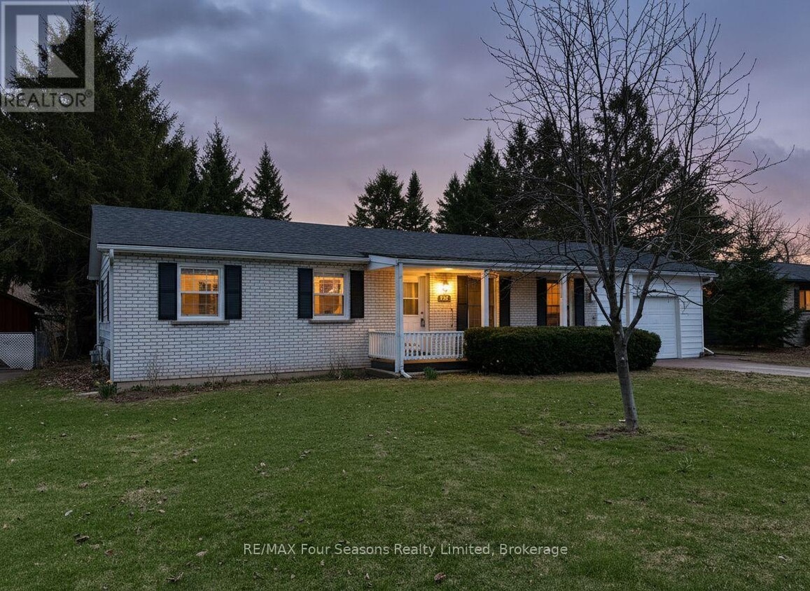 Primary Photo - 207 Christopher St