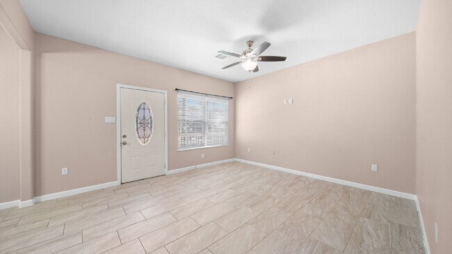 Foto del edificio - Move-in ready 3-bedroom, 2-bath, conveniently located near Lake Conroe & zoned to Montgomery ISD!