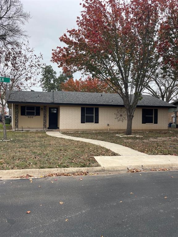 Foto del edificio - 300 Evergreen Cir