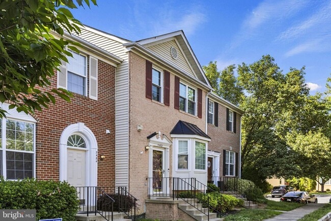 Building Photo - This beautiful 3-bedroom townhome is nestl...
