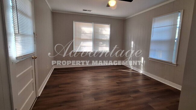 Foto del edificio - Newly Renovated 3 Bedroom / 1 Bathroom  Ho...