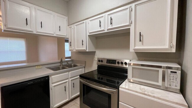 Foto del edificio - 6328 Delacy Rd