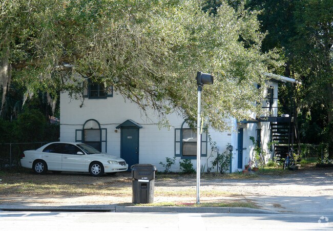 Building Photo - 3705 Edgewater Dr
