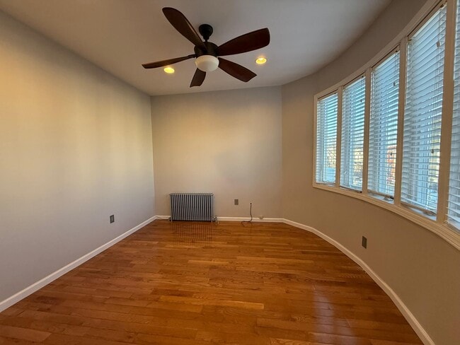 Building Photo - 19-21-21 Carlton Ave