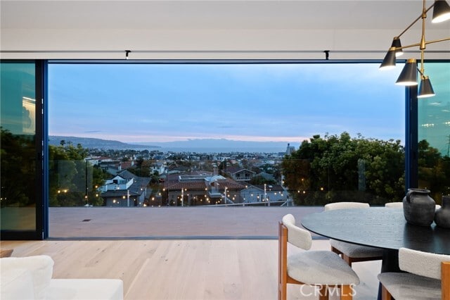 Foto del edificio - 807 N Paulina Ave