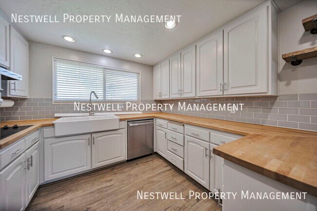 Building Photo - 1554 Beechwood Cir
