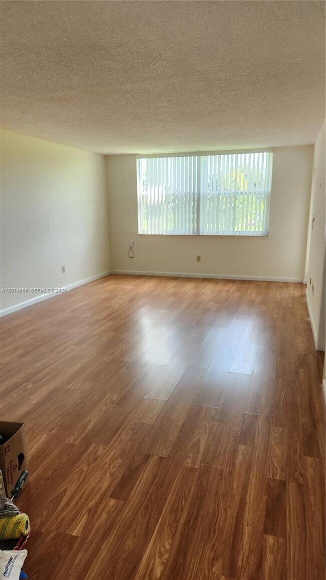 Foto del edificio - 6550 Royal Palm Blvd