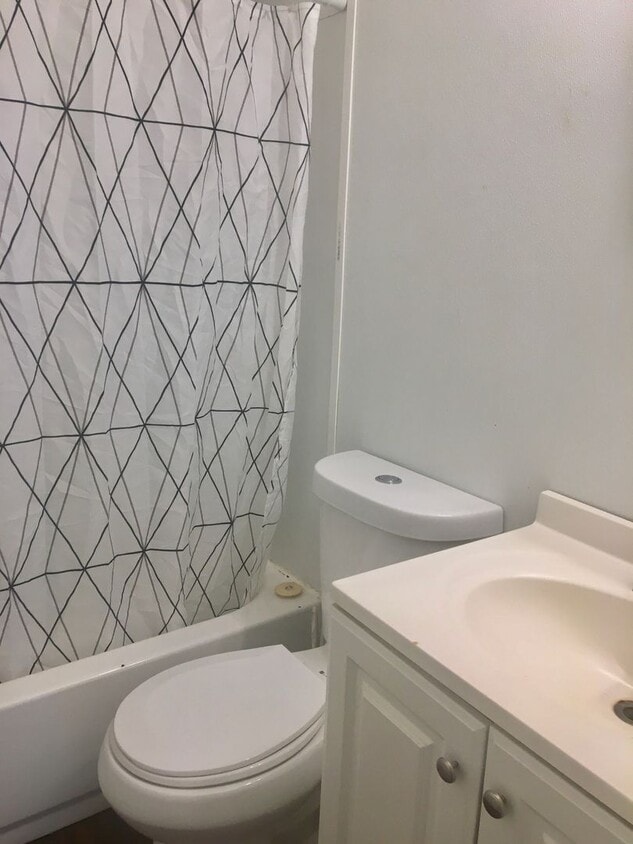 Primary Photo - 2 BED HOUSE! Spacious bedrooms