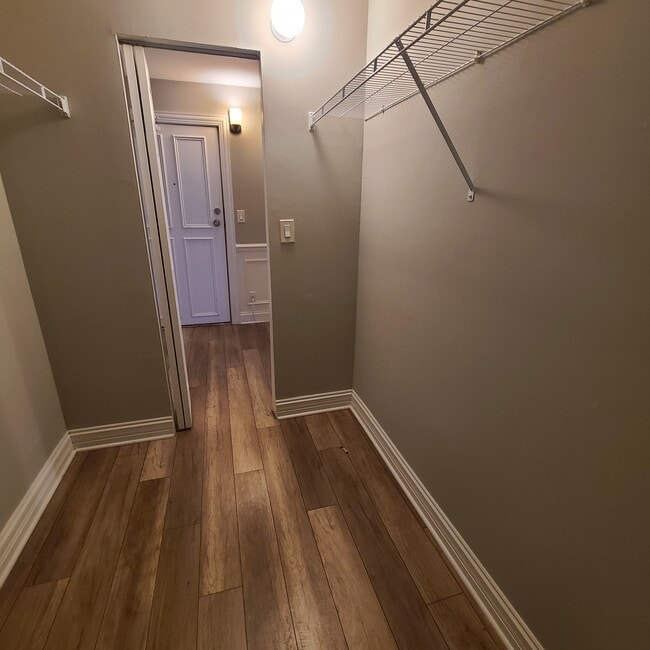 1463 Mercury Dr Unit 223, Schaumburg, IL 60193 Condo for Rent in