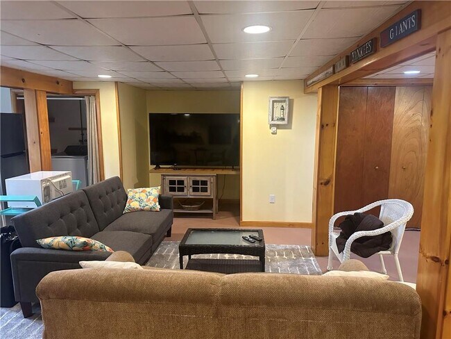 Building Photo - 5 Nevis Ct