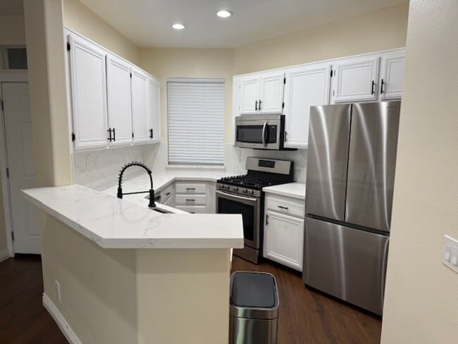 Building Photo - 2 bed 1.5 bath in Dakota Community in Wago...