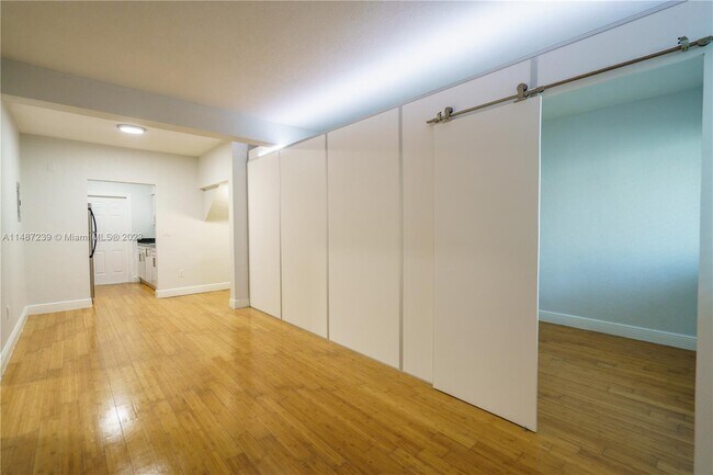 Building Photo - 7315 Carlyle Ave