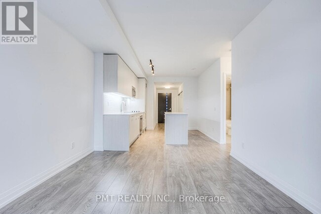 Building Photo - 286 Main St