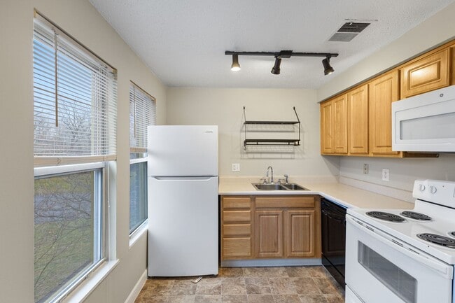 Photo - 3520 E Fall Creek Pkwy N Dr Apartment